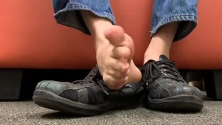 跪在我脚下，言语羞辱