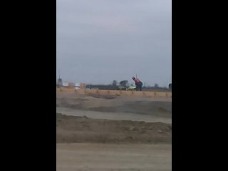 Mientras ellos trabajan yo me masturbo