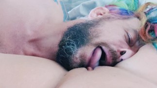 是的，爸爸在我看男性手淫汇编时触摸你的鸡巴