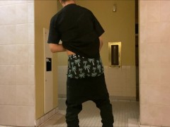 Public Restroom Sag - SexySaggerYo