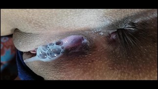 Tolle!! Sie sagt mir, dass sie Milch in ihrer Vagina haben will.