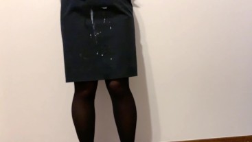 会社の事務服を着た嫁に手コキされてスカートに発射 cum onto japanese office uniform