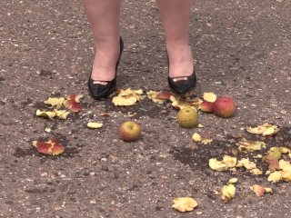 Crush Fetish Outdoors Fat Legs_in High Heel Shoes Crush Apples