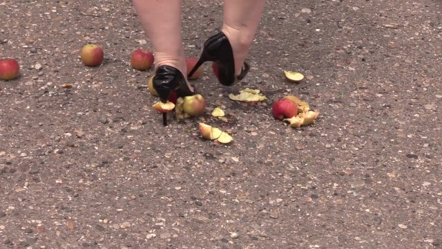 Crush fetish outdoors Fat legs in high heel shoes crush apples - Tubator