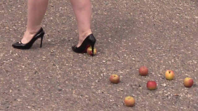 Crush fetish outdoors Fat legs in high heel shoes crush apples - Tubator