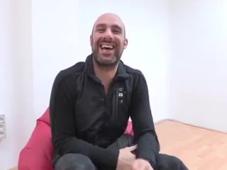 Hasta 7 maromos taladran a la ninfómana Aragne