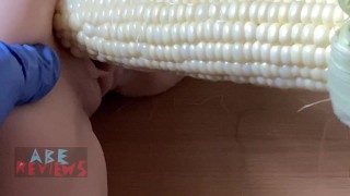Doppio penetrato da pannocchie di mais