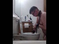 chained slave cleans toilet - Screenshot 10 of 16 - Chained