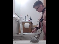 chained slave cleans toilet - Screenshot 14 of 16 - Clean