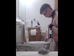 chained slave cleans toilet - Screenshot 15 of 16 - Chained