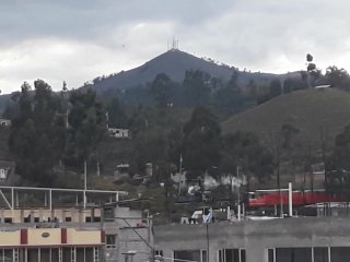 Viendo el ferrocarril Riobamba-Ecuador