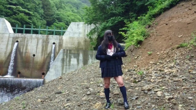 可愛い女装高校生は人気のない山奥のダムで露出して淫らに悶え射精する。