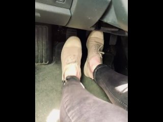 I play with Bensimon Sneakers in my car