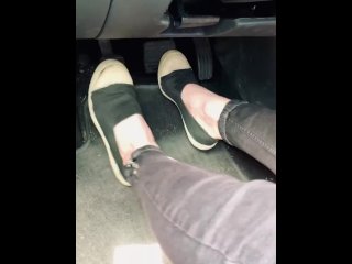 How to drive with Bensimon sneakers