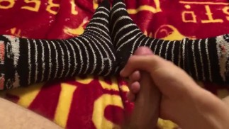 Кончаю на пушистые носки