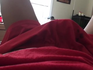 Поглаживание в постели