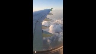 Mi masturbo sull'aereo a 10.000 metri di altitudine