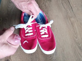 Cum on her Red Keds