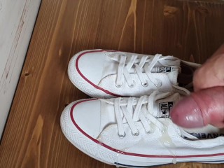 Кончаю на новый Converse