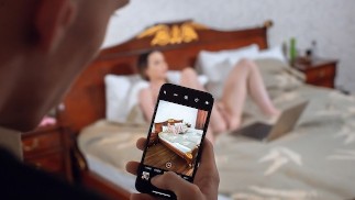 СИБ. ПОРНО. У девушки нет опыта, но она должна справиться с членом сводного брата