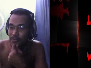 Hombre desnudo, atractivo y sensual haciendo show webcam en directo