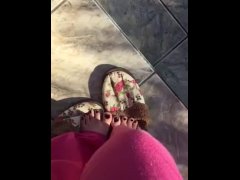 @tici_feet IG tici feet tici_feet sunbathing my feet, black toes