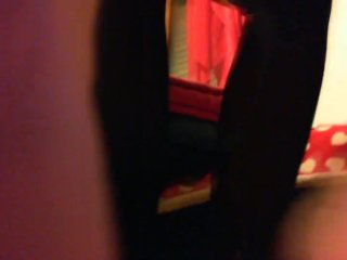 Piedi collant e calze autoreggenti per questo video dai forti caratteri fetish