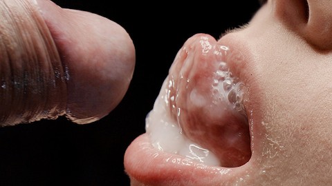 4K |そのディックを吸うのがどのように感じるか知りたいですか?口の中で精子の味を感じますか?これを見て下さい