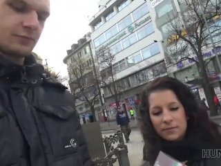 CACCIA 4K. Il talentuoso cacciatore trova molto rapidamente e fa sesso