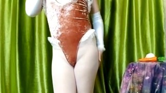 BunnyBoy 18 im echten Bunny Suit