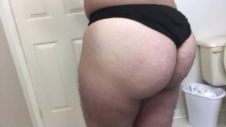 O Thick do menino, Juicy, Bubble Butt peludo em uma calcinha fio dental