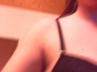 Adora le ascelle sudate e puzzolenti della tua matrigna italiana