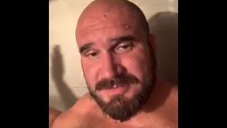 Chlap Masturbující Pod Sprchou Lemování