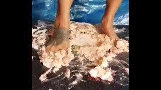 Cake feet squishing
