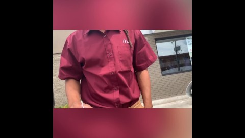 (Arriesgandolo todo) Lucky gerente de McDonald's se folla a un cliente infeliz en la mesa del vestíbulo del café 