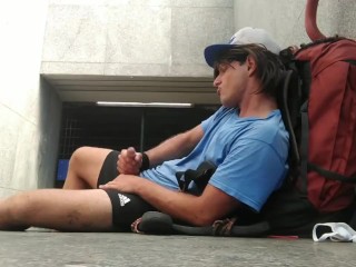 Mi Masturbo in Stazione a Venezia Mestre in Posto Interrato