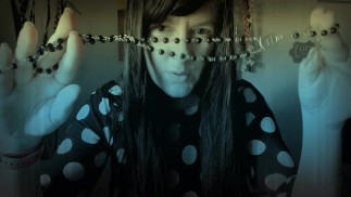 Voglio masturbarmi con questo rosario