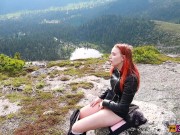 Preview 1 of Девушка решила расслабиться, помастурбировать свою киску и получить оргазм высоко в горах!