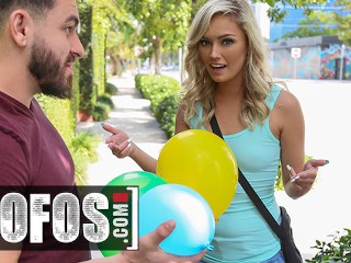 MOFOS - Hot Teen Winter Bell Prend Une Grosse Bite POV