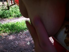 Titten auf die Schranke legen und derbe klatschen - Public - Trailer