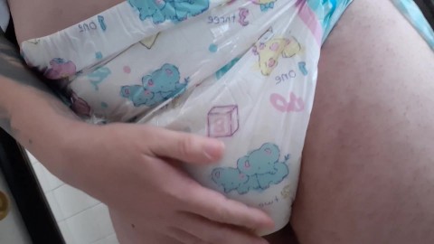 Cute Diaper Wetting and Squish 