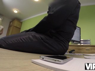 VIP4K. Lassie_rimorchiato può ottenere un prestito commerciale se soddisfa l'agente