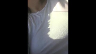 Прыгающие натуральные сиськи DDD в белой рубашке