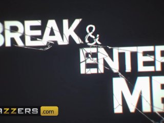 Brazzers - Gorgeous Teen Lala Ivey Gets Fucked By Two Hunk & Strong Guys screenshot number 2