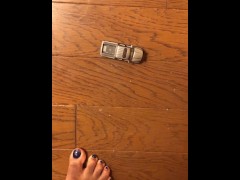 giantess tiny human  - Screenshot 1 of 16 - Kink