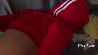 Изменяет мужу пока он на работе