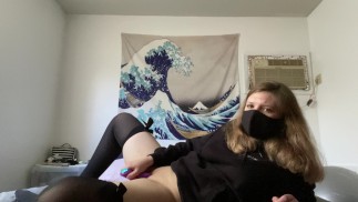 Big Tiddy Goth GF играет с вибратором кролика