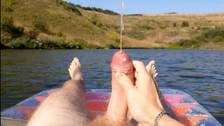 Русский пацан купаясь на озере унижает и чморит виртуального пидора