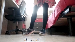 Trailer FX Schoolmeisje Laat Pestkoppen Krimpen Om Ze Te Verpletteren EN Ze In De Gigantische Video Door Te Slikken