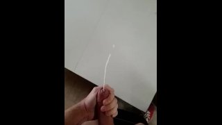 Slow motion enorme cumshot!